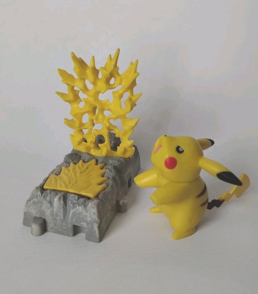 Jakks Pacific Battle Set 2007 with 2.5" Pikachu